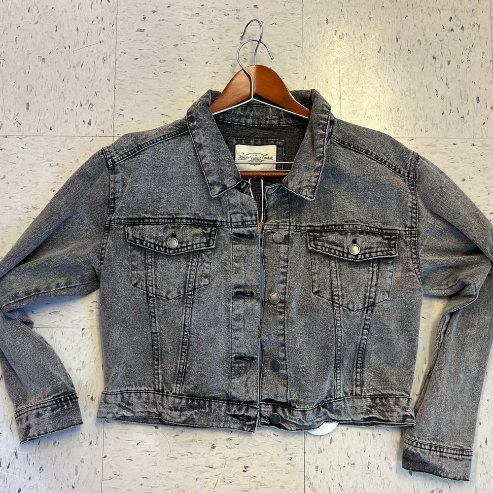 Grey jean jacket with design - Picture 4 of 8